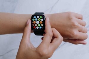 How To Remove Scratches From Apple Watch